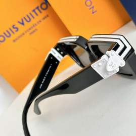 Picture of Louis Vuitton Sunglasses _SKUfw76365143fw